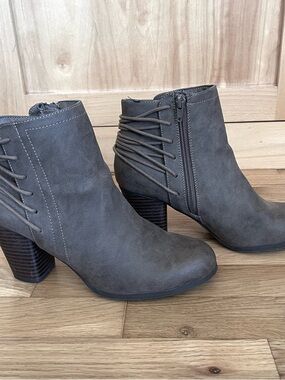 Madden Girl Deliite Women Ankle Boots Heeled Booties Side Zip Brown Size 9.5